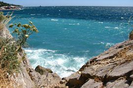 Власти Крыма заявили о поэтапном открытии курортов