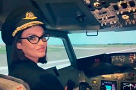 Алена Водонаева борется с приступами аэрофобией за штурвалом самолета Boeing 737
