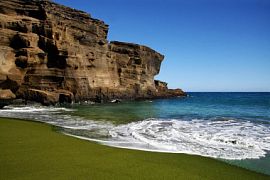 Как отдохнуть на Зелёном пляже и походить босиком по полудрагоценным камням