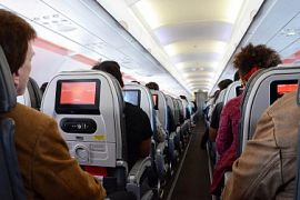 Почему пассажиров не выпускают из самолёта сразу после приземления