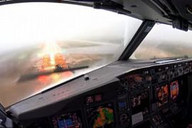 В Сети стало топовым видео, как в Испании пилоты посадили самолет в экстремальных условиях (видео)