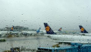 Сильные ливни парализовали работу пекинского аэропорта