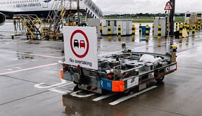 В аэропорту Лондона начнут использовать автоматизированные багажные тележки