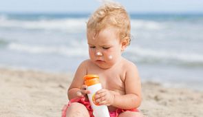 Опрос. Достаточно ли солнцезащитного крема вы берете с собой на море?