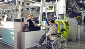 Процедура предполетного досмотра инвалидов будет упрощена