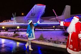 В новогодние праздники можно улететь бесплатно в костюме Деда Мороза или Снегурочки