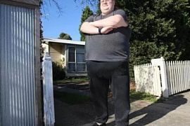 Qantas оскорбила тучного пассажира предложением сменить место