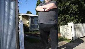 Qantas оскорбила тучного пассажира предложением сменить место