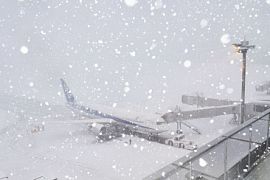 В японском аэропорту на острове Хоккайдо из-за снегопада парализована работа