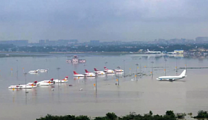 Аэропорт Индии закрыт из-за разгула стихии