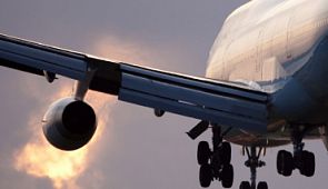 Видеофакт: у самолета со сборной Саудовской Аравией воспламенился двигатель