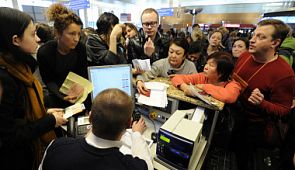 Пассажиры не вместились в самолет авиакомпании «Якутия» (видео)