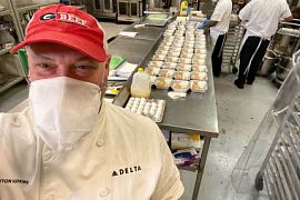 Авиакомпания Delta пожертвовала больше 90 тонн продуктов на благотворительность